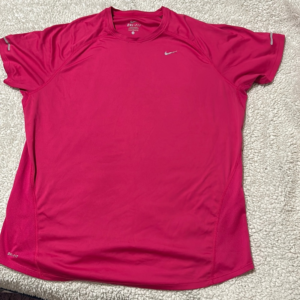 Women’s Dri-Fit hot pink T-shirt